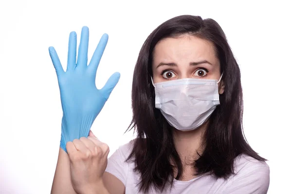 Ung Kvinna Medicinsk Mask Ansiktet Handskar Händerna — Stockfoto