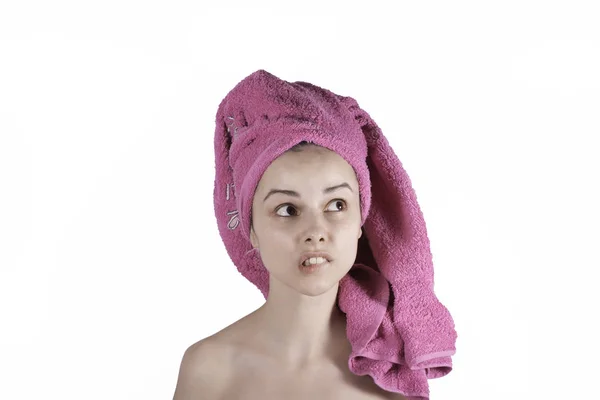 Junge Frau Einem Handtuch Auf Dem Kopf Nach Der Dusche — Stockfoto