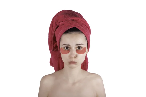 Vacker Ung Kvinna Handduk Huvudet Och Med Fläckar Hennes Ansikte — Stockfoto