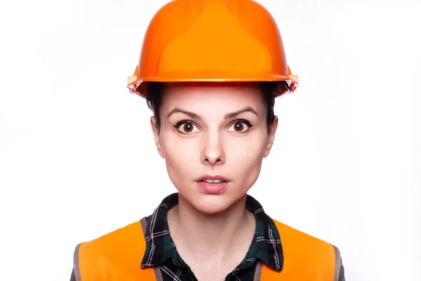 Ung Kvinne Som Bygger Hard Hatt – stockfoto