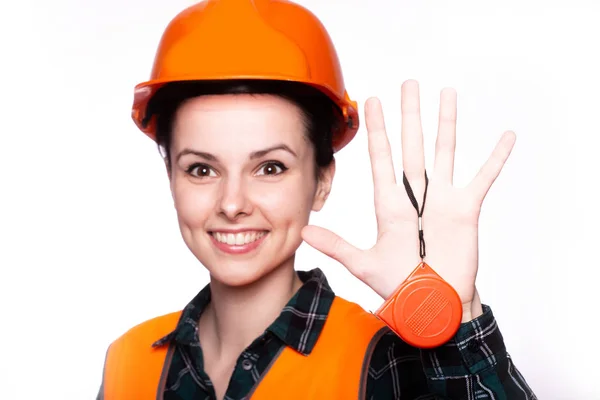 Mooi Jong Meisje Werknemer Een Helm Houdt Een Meetlint Hand — Stockfoto