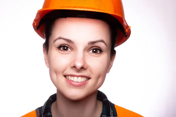 Ung Kvinne Som Bygger Hard Hatt – stockfoto