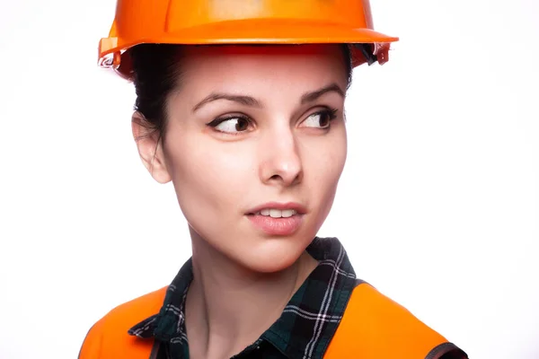 Ung Kvinne Som Bygger Hard Hatt – stockfoto