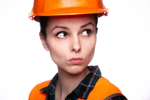 Ung Kvinne Som Bygger Hard Hatt – stockfoto