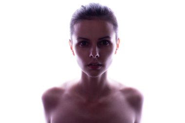 Güzel genç kız portresi, beyaz arkaplan