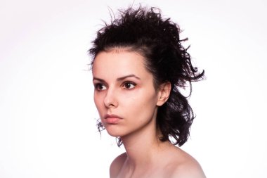 Güzel kıvırcık kız yakın plan portresi