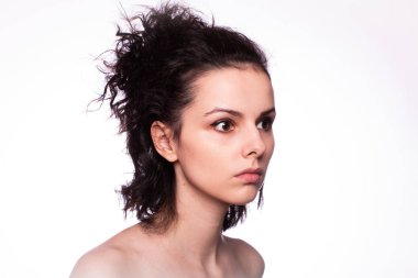 Güzel kıvırcık kız yakın plan portresi