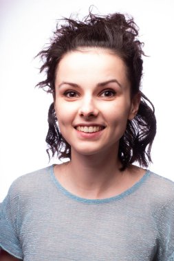 Güzel kıvırcık kız yakın plan portresi