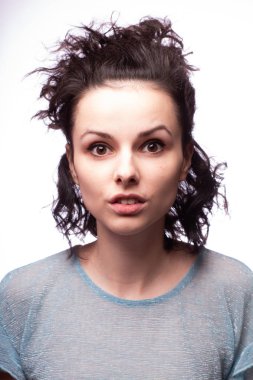 Güzel kıvırcık kız yakın plan portresi