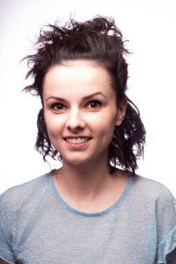 Güzel kıvırcık kız yakın plan portresi