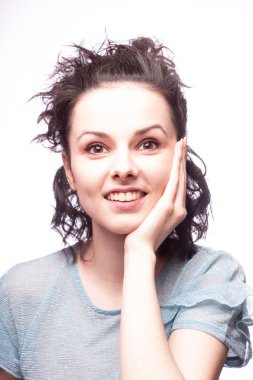 Güzel kıvırcık kız yakın plan portresi