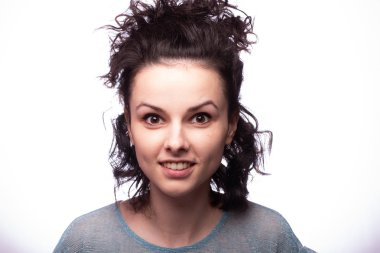 Güzel kıvırcık kız yakın plan portresi