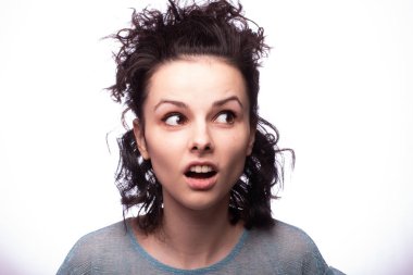 Güzel kıvırcık kız yakın plan portresi