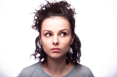 Güzel kıvırcık kız yakın plan portresi