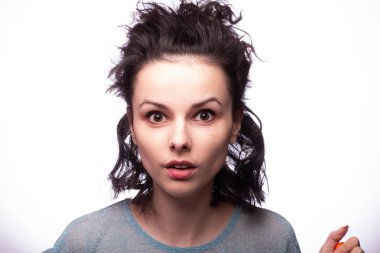 Güzel kıvırcık kız yakın plan portresi