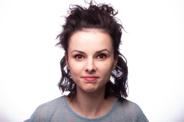 Güzel kıvırcık kız yakın plan portresi