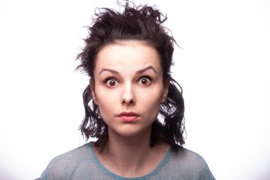 Güzel kıvırcık kız yakın plan portresi