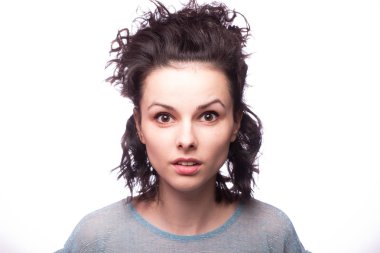 Güzel kıvırcık kız yakın plan portresi