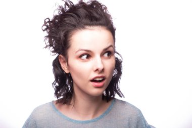 Güzel kıvırcık kız yakın plan portresi