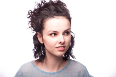 Güzel kıvırcık kız yakın plan portresi