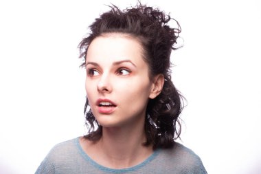 Güzel kıvırcık kız yakın plan portresi