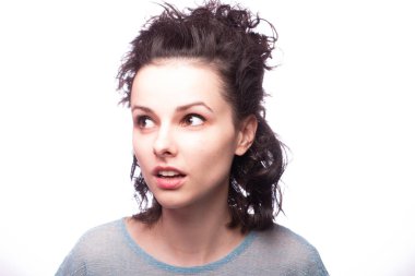 Güzel kıvırcık kız yakın plan portresi