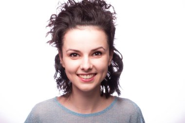 Güzel kıvırcık kız yakın plan portresi