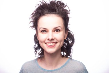 Güzel kıvırcık kız yakın plan portresi