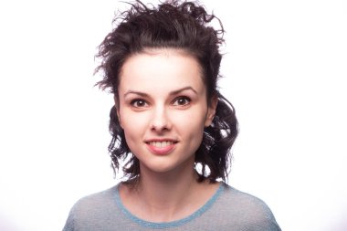 Güzel kıvırcık kız yakın plan portresi