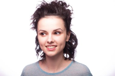 Güzel kıvırcık kız yakın plan portresi