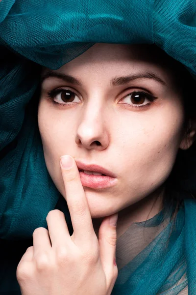 Jonge Vrouw Blauw Kleur Materiaal — Stockfoto