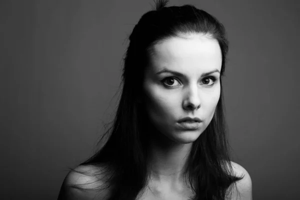 Красивая Молодая Девушка Черно Белый Портрет — стоковое фото