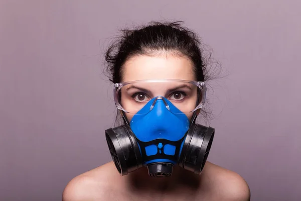 Bela Menina Uma Máscara Respiratória — Fotografia de Stock