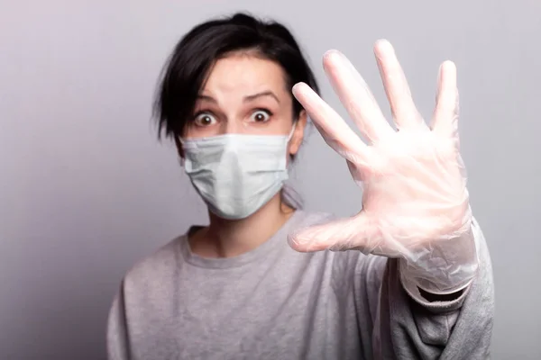 Kvinna Medicinsk Mask Och Handskar Virusskydd — Stockfoto
