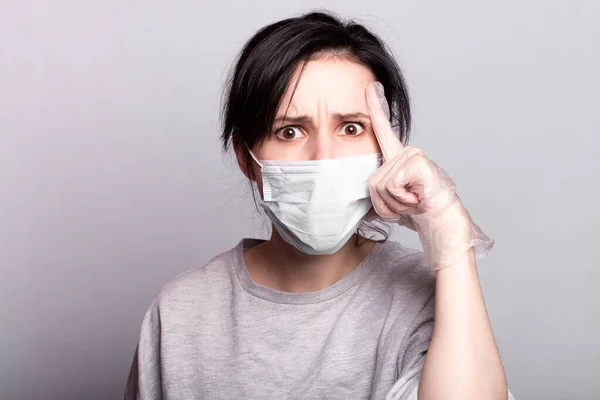 Kvinna Medicinsk Mask Och Handskar Bekämpar Viruset Sjukvård — Stockfoto