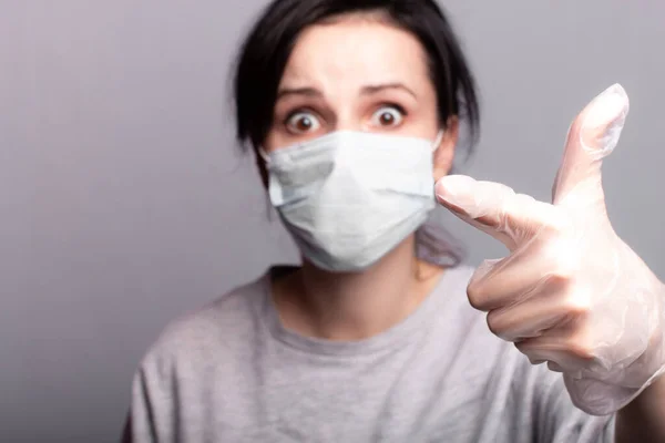 Frau Medizinischer Maske Und Handschuhen Bekämpft Das Virus Gesundheitsfürsorge — Stockfoto
