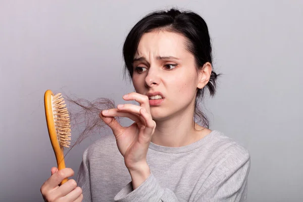 Mau Cuidado Cabelo Cabelo Pente — Fotografia de Stock