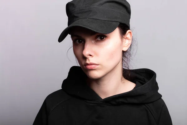 Vrouw Een Zwart Cap Hoodie — Stockfoto