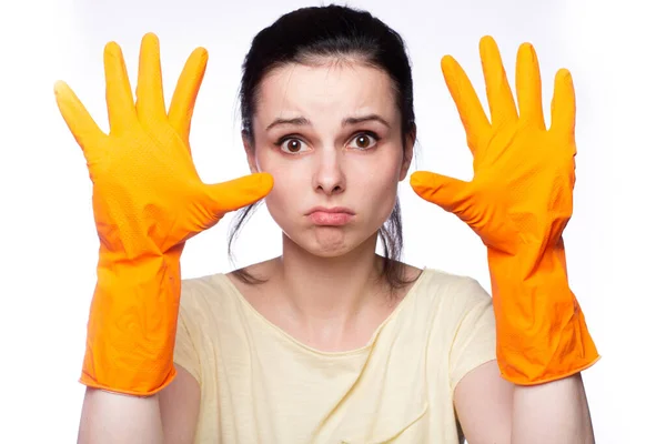 Συναισθηματική Γυναίκα Πορτοκαλί Γάντια Καθαρισμού Υπάλληλος Της Εταιρείας Καθαρισμού — Φωτογραφία Αρχείου