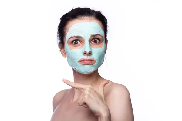 Wanita Bertopeng Kosmetik Wajahnya — Stok Foto