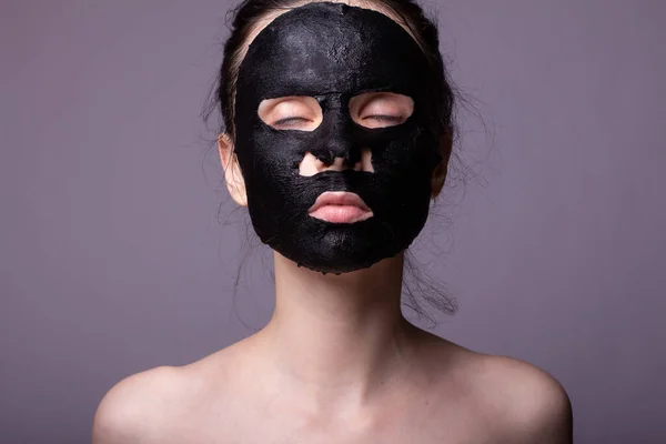 Kvinna Svart Duk Mask Ansiktet Kosmetisk Hudvård — Stockfoto