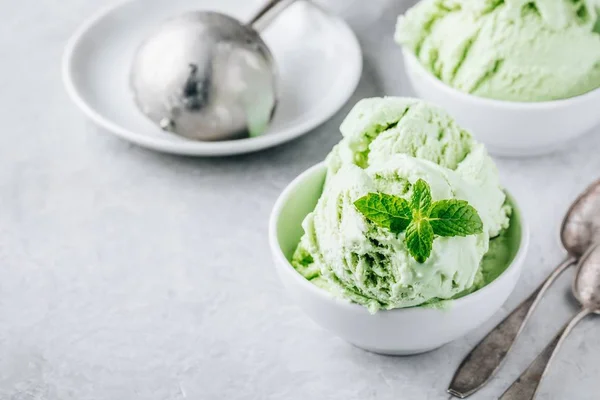Homemade Green Lime Ice Cream Mint Leaves Copy Space — Stock Photo, Image