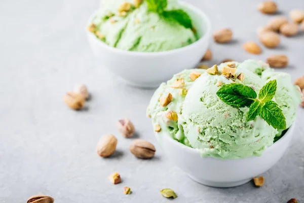 ミントの自家製グリーンのピスタチオ アイス クリーム葉コピー スペース — ストック写真