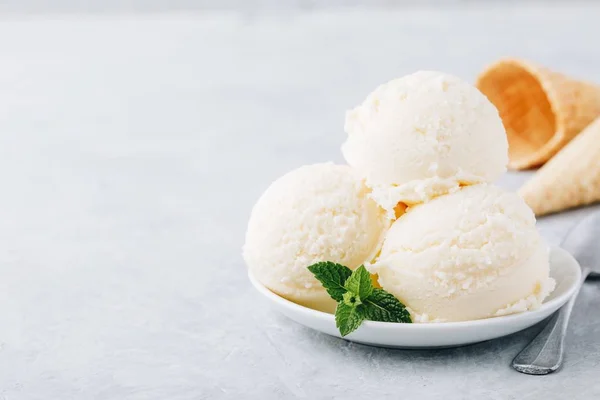 Vanilla Ice Cream Mint Leaves White Bowl — Stock Photo, Image
