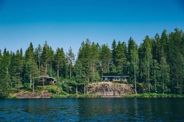 Summer Cottage Log Cabin Blue Lake Rural Finland Idyllic Countryside — Stock Photo, Image