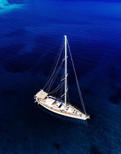 Aerial Birds Eye View Drone Yacht Deep Blue Sea Greece — Stock Photo, Image