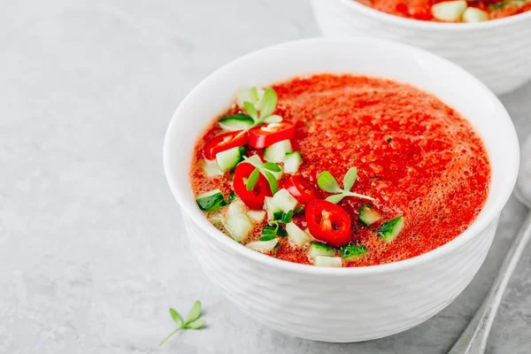 Wassermelone Und Tomaten Gazpacho Weißen Schalen Traditionelle Kalte Suppe — Stockfoto