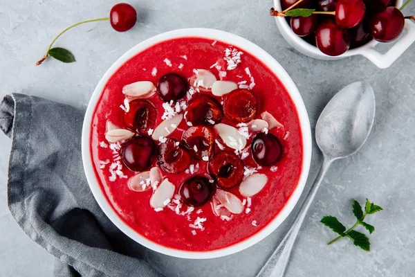 Cuenco Desayuno Saludable Batido Cereza Roja Con Bayas Frescas Hojuelas — Foto de Stock