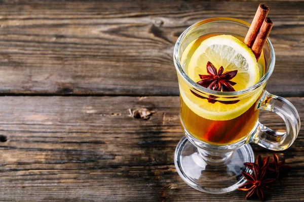 Hot Spiced Apple Cider Toddy Lemon Honey Cinnamon Stick Glass — Stock Photo, Image