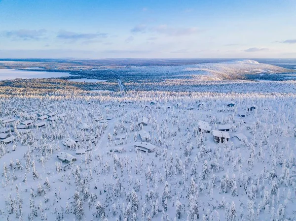 Vista Aérea Floresta Inverno Com Árvores Geladas Estrada Rural Aldeia — Fotografia de Stock